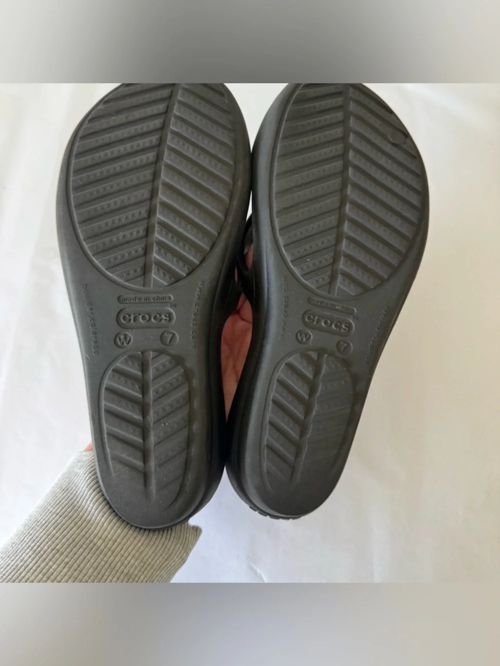 CROCS Size 7 Women’s Black Sandals - Picture 5 of 5